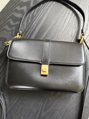 Leo Et Violette Dalia in Black